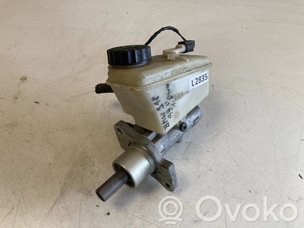 Brake fluid reservoir