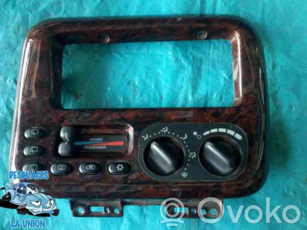 Climate control unit   04677657AC