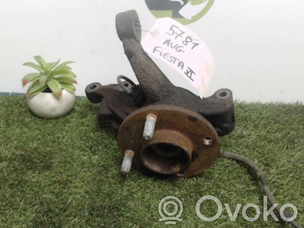 Ford Fiesta Cubo de rueda delantera 