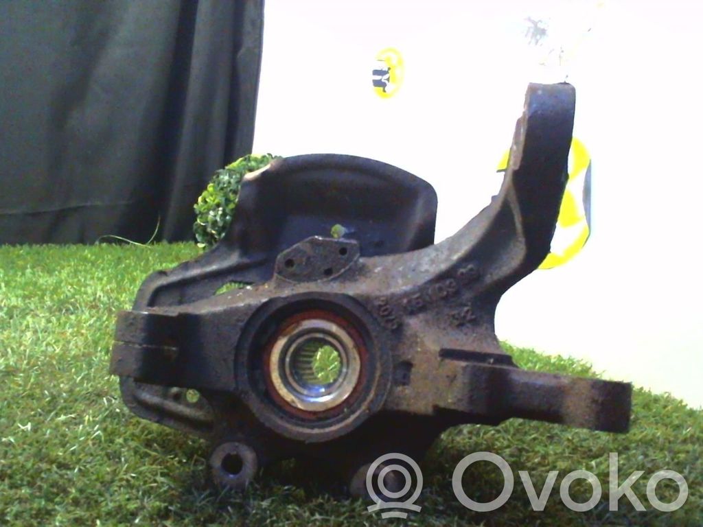 Opel Corsa B Cubo de rueda delantera 
