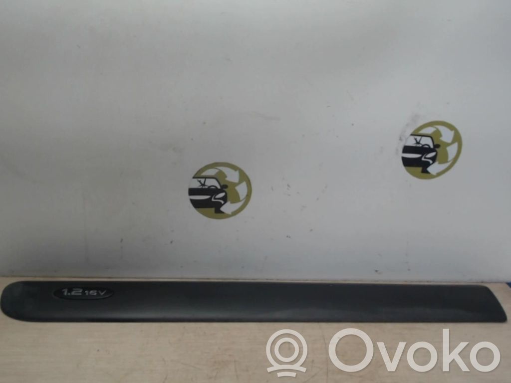 Renault Kangoo I Rivestimento della portiera anteriore (modanatura) 