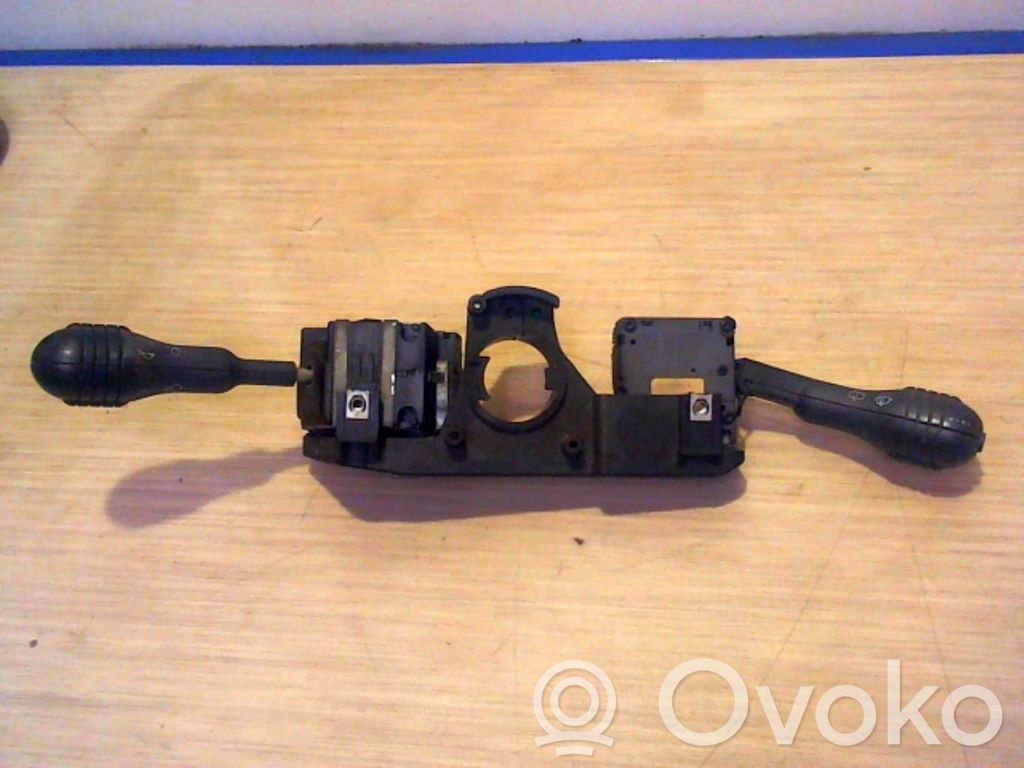 Renault Twingo I Boutons / interrupteurs volant 