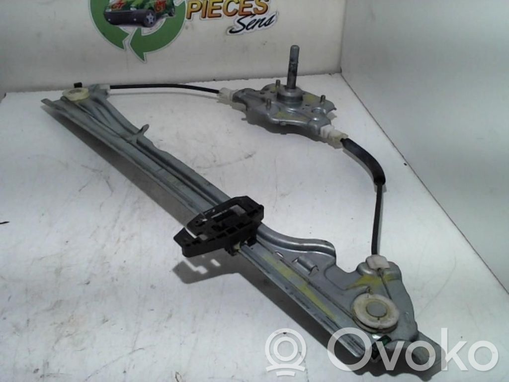Regulador manual de la ventanilla trasera   8200219259,8200219259