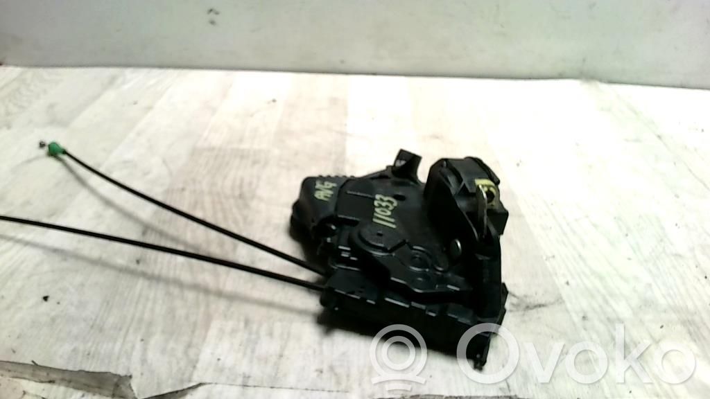 Toyota Yaris Zamek drzwi przednich 