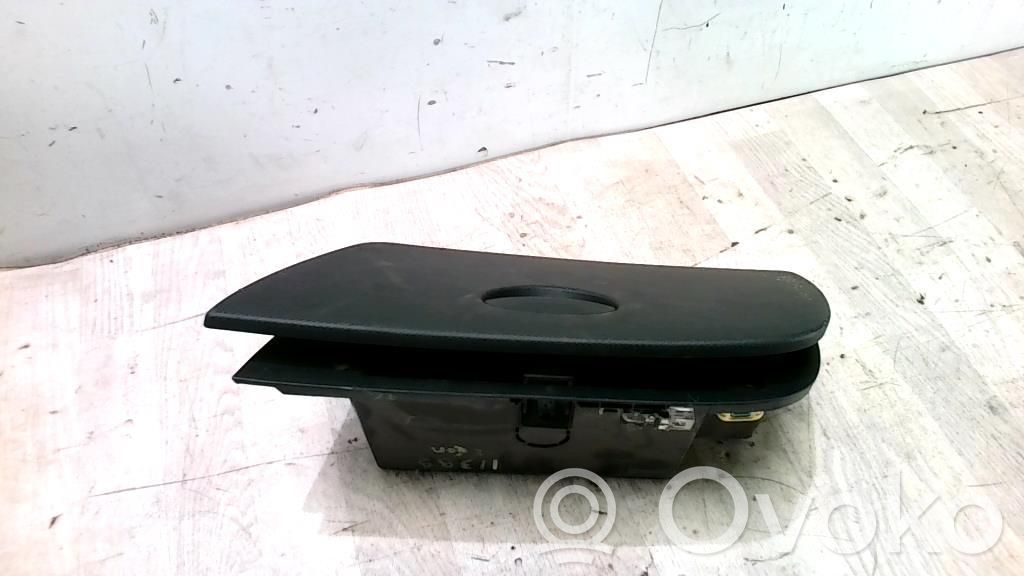 Seat Leon (1P) Hansikaslokero 