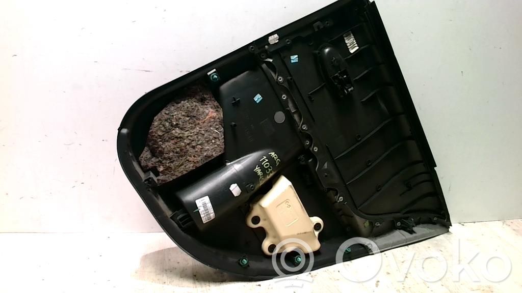 Toyota Yaris Задняя oтделка