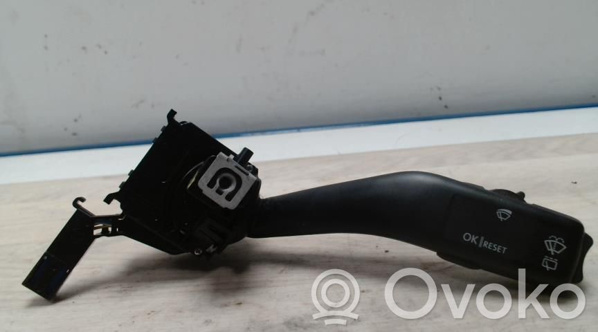 Volkswagen Touran I Butoane/comutatoare pe volan 