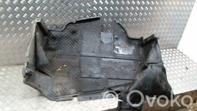 Cache de protection sous moteur