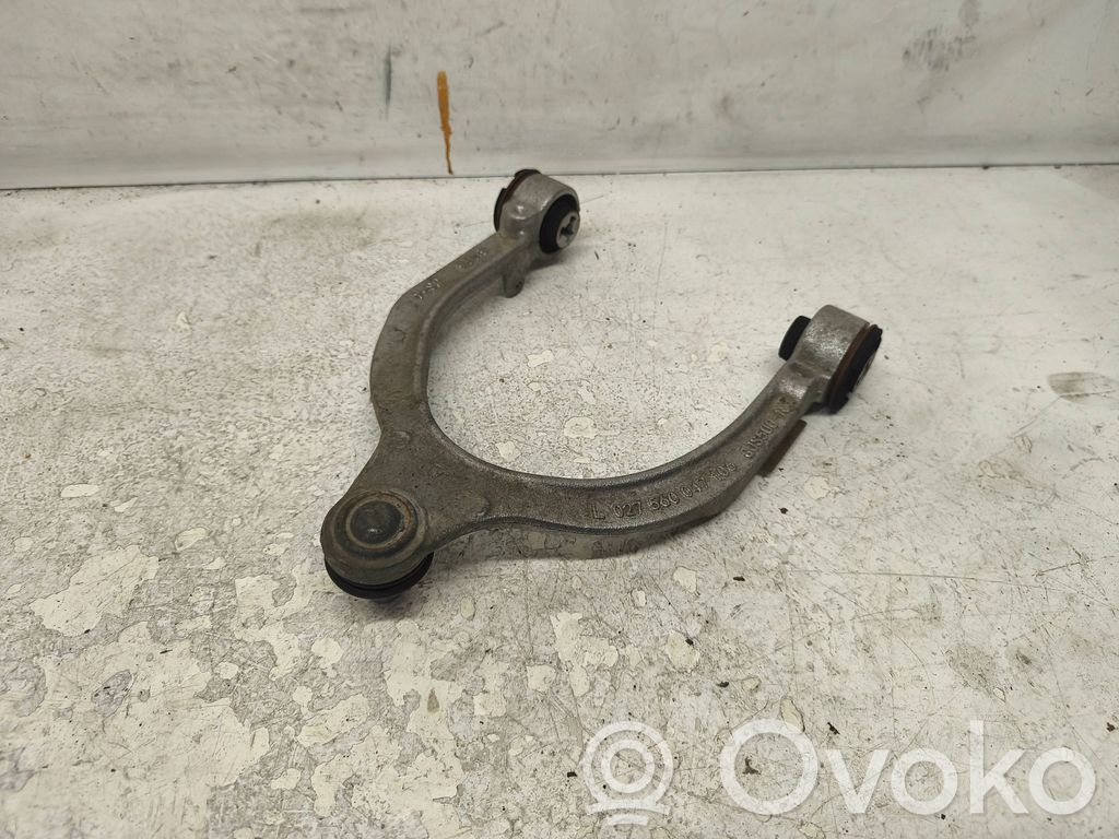 Tesla Model 3 U veida svira 