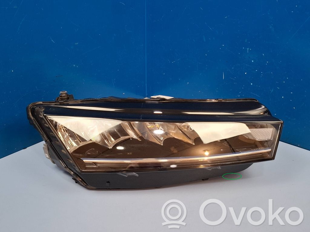 Scheinwerfer   5E4941016,030111823200