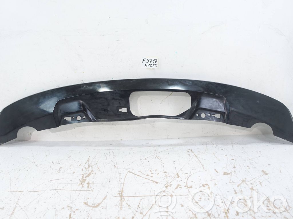 Volvo XC40 Takapuskurin alaosan lista 