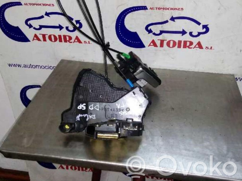 Toyota Avensis T250 Zamek drzwi przednich 