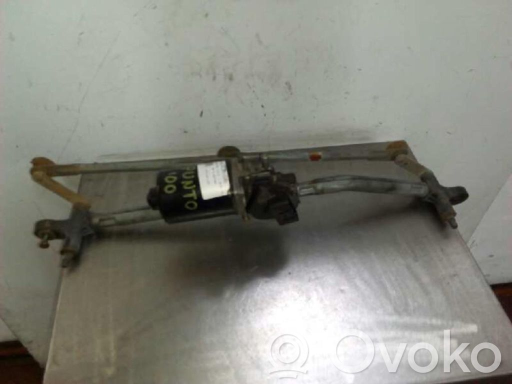 Fiat Punto (188) Etupyyhkimen vivusto ja moottori