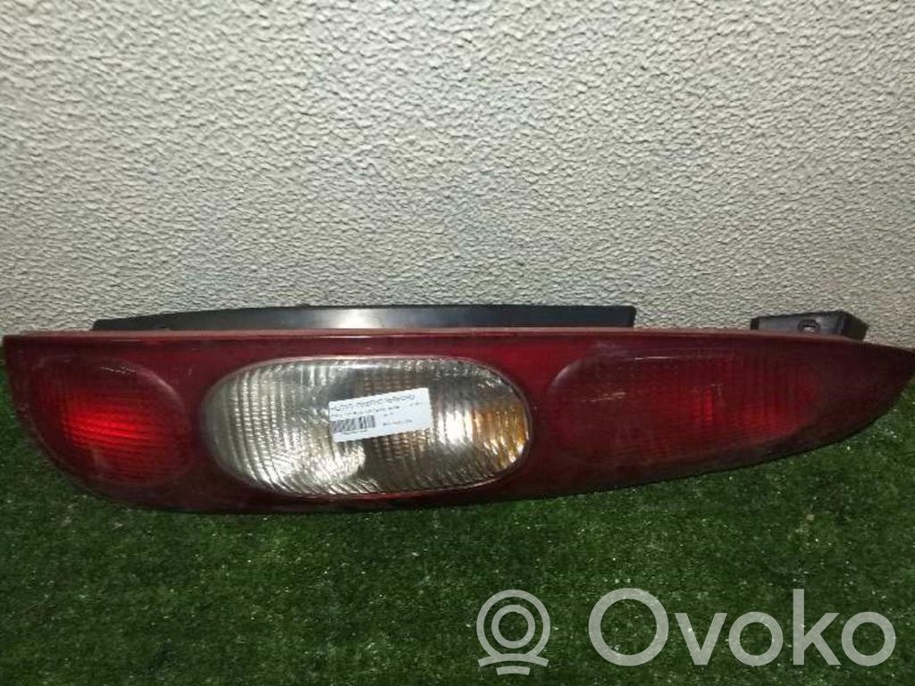 Luz trasera/de freno   0K9BA51150B