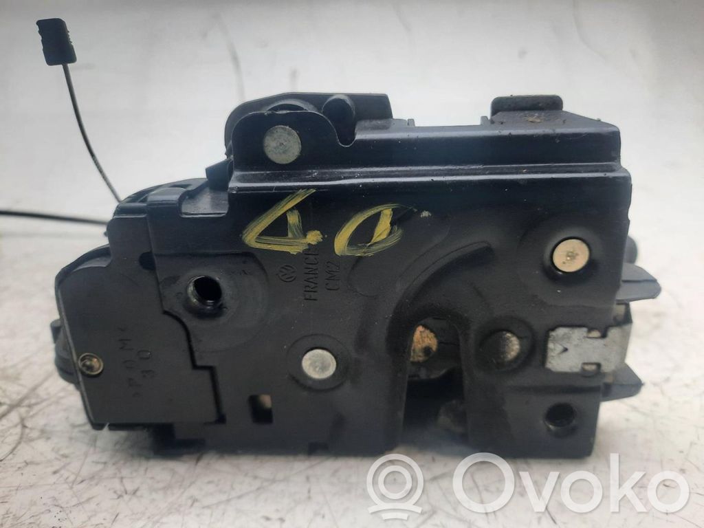 Volkswagen PASSAT Serratura portiera anteriore