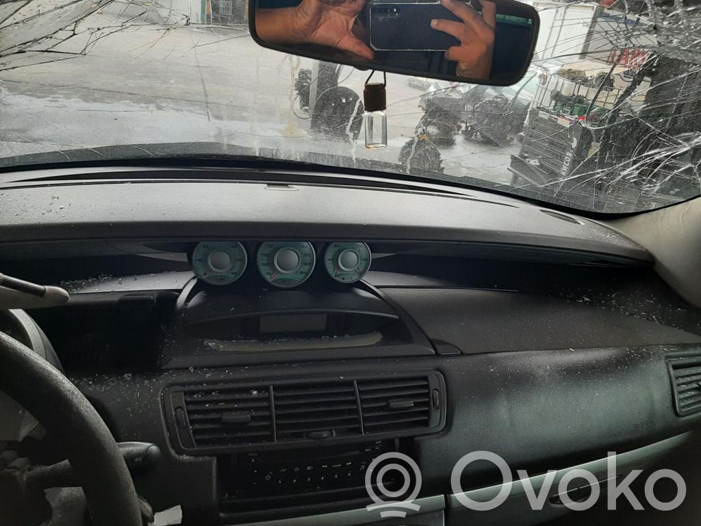 Panelis   8211YW