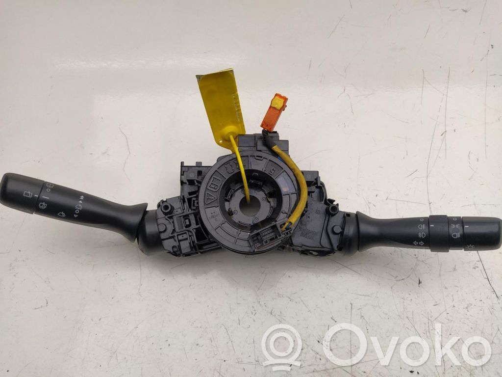Toyota Yaris Interruttore/pulsante di controllo multifunzione 