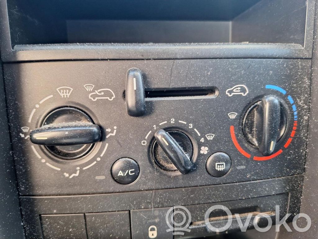 Panel klimatyzacji   96497866XT