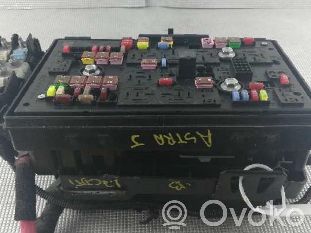 Opel Astra J Modul siguranțe 