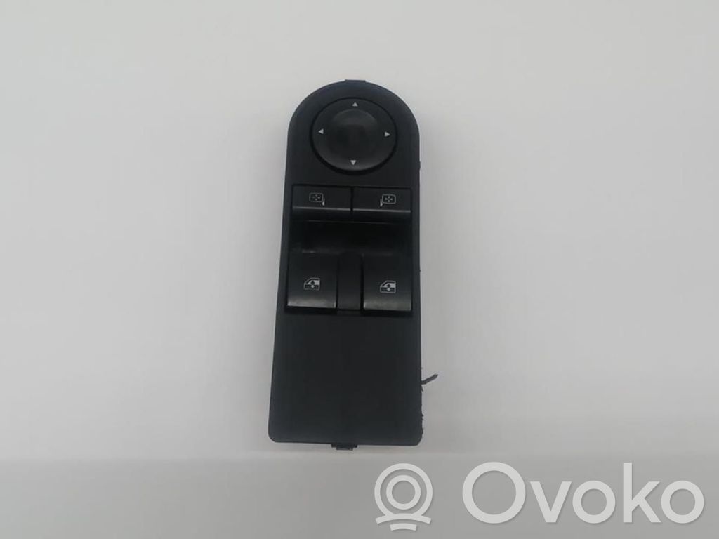 Opel Astra H Interruptor del elevalunas eléctrico 