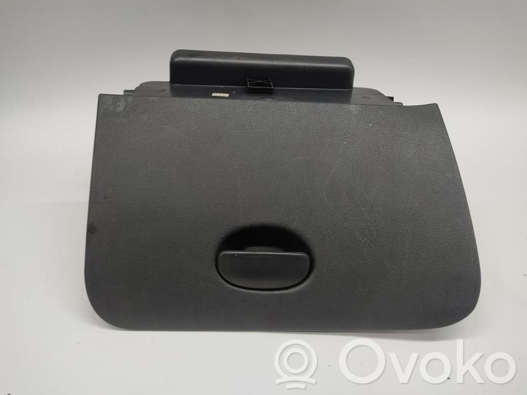 Handschuhfach   8218Q6