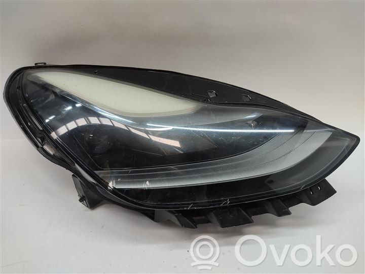 Tesla Model 3 Faro/fanale