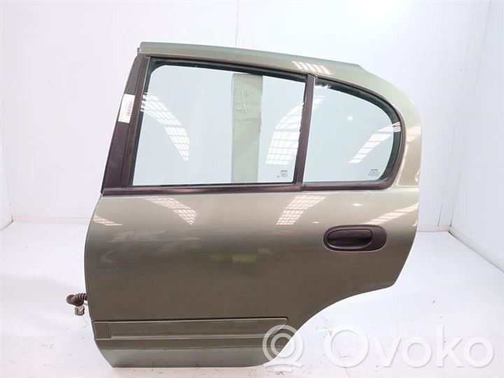 Nissan Almera N16 Puerta trasera