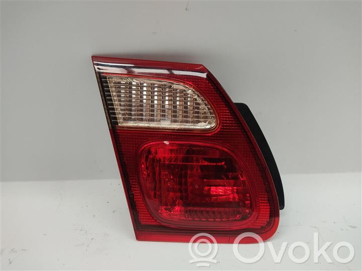 Nissan Almera N16 Galinis žibintas dangtyje 