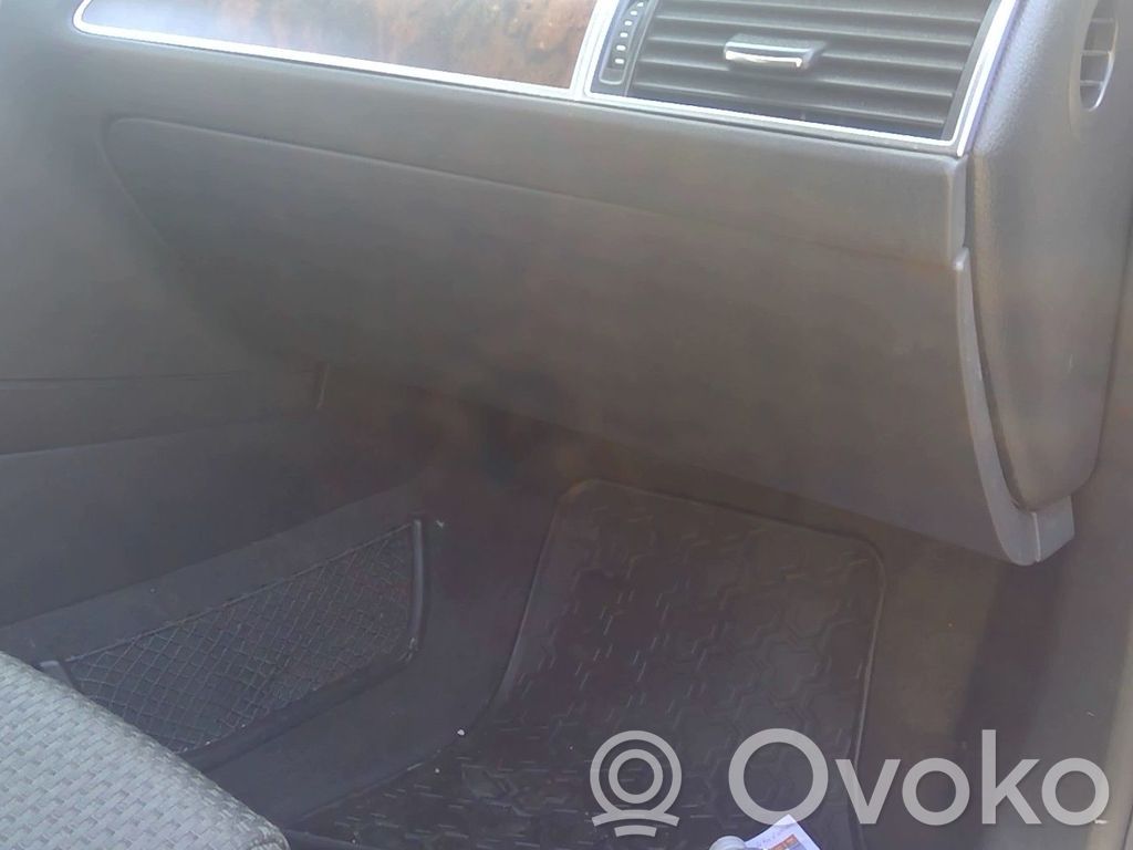 Audi A6 S6 C6 4F Daiktadėžės (bordačioko) komplektas 