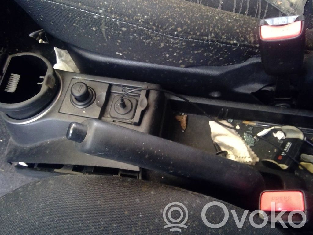 Mazda 2 Rankinio mechanizmas (salone) 
