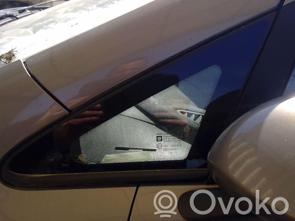 Opel Corsa D Front triangle window/glass 