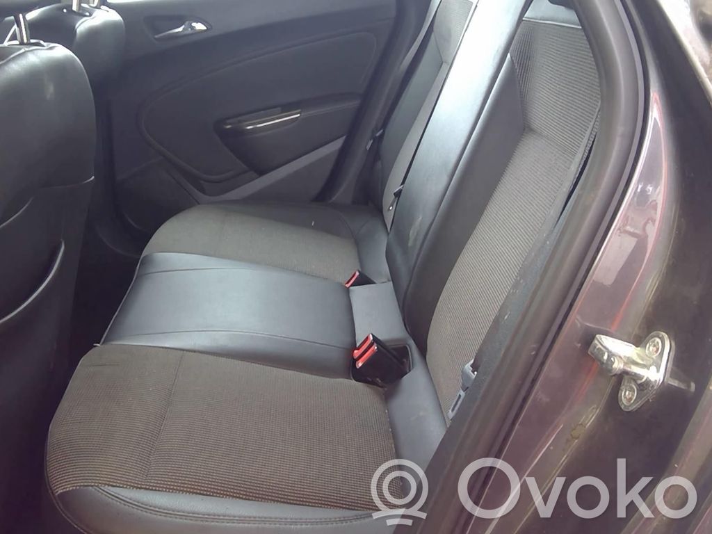 Opel Astra J Asiento trasero 