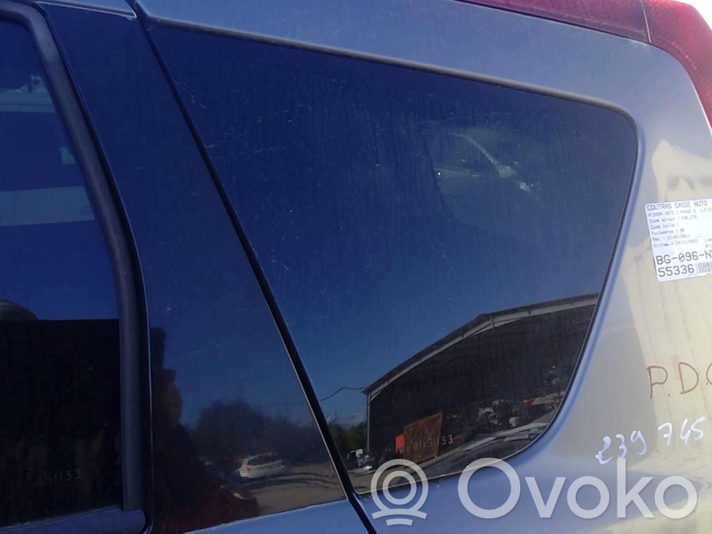 Rear side window   833019U10B