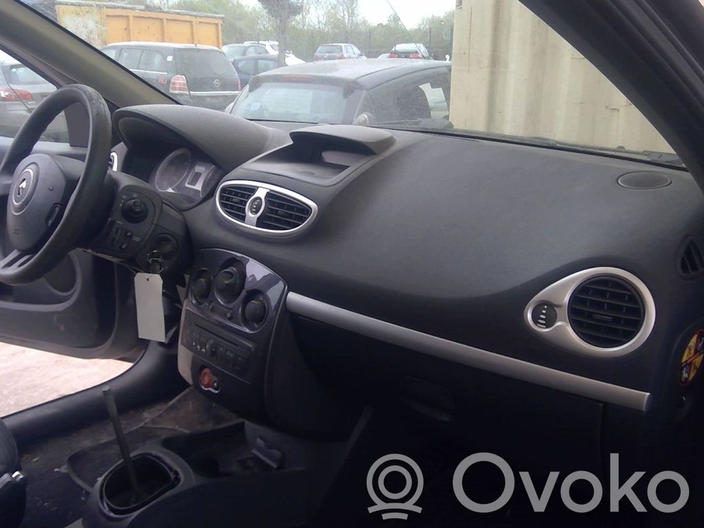 Renault Clio III Панель 