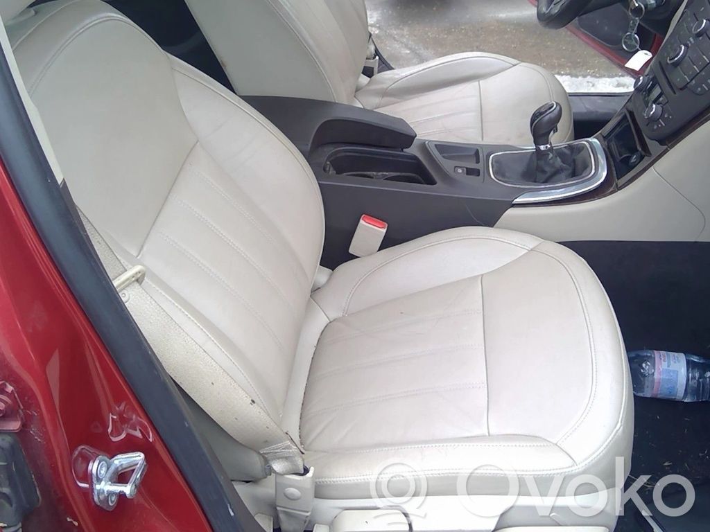 Opel Insignia A Etumatkustajan istuin 