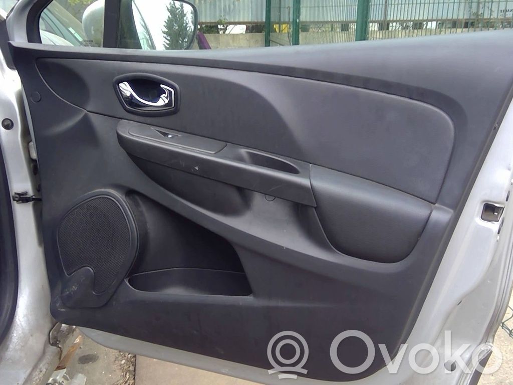 Renault Clio IV Boczki / Poszycie drzwi przednich 