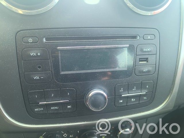 Dacia Logan II Unitate principală radio/CD/DVD/GPS 