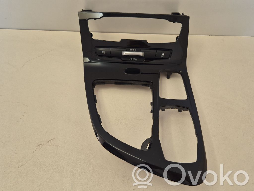 BMW 2 F46 Ozdoba tunelu środkowego 
