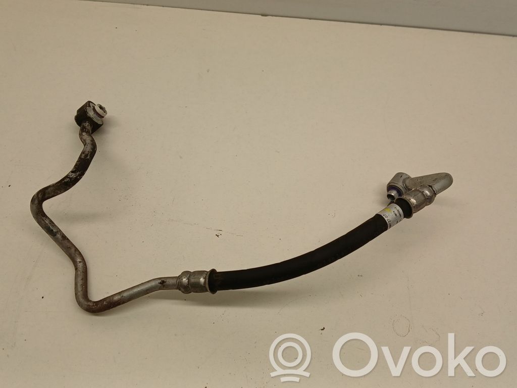 BMW 2 F46 Ilmastointilaitteen putki (A/C) 
