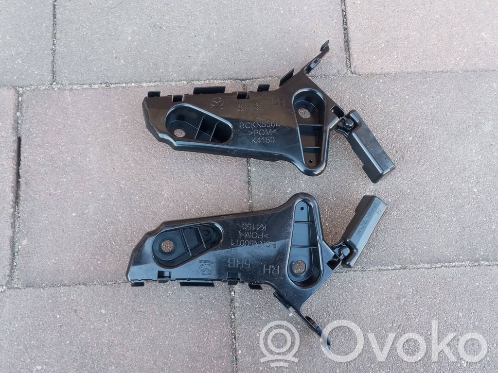 Mazda 3 Front bumper mounting bracket 