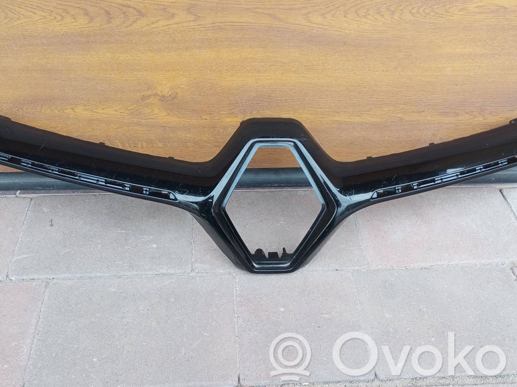 Renault Captur Front bumper upper radiator grill 