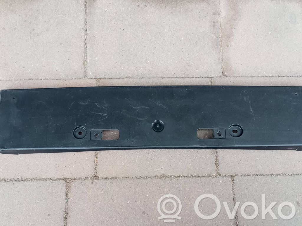 Toyota Auris E180 Ramka przedniej tablicy rejestracyjnej 