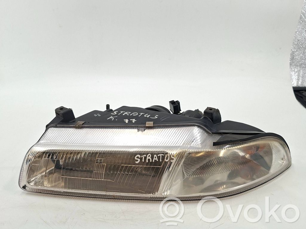 Chrysler Stratus Lampa przednia 
