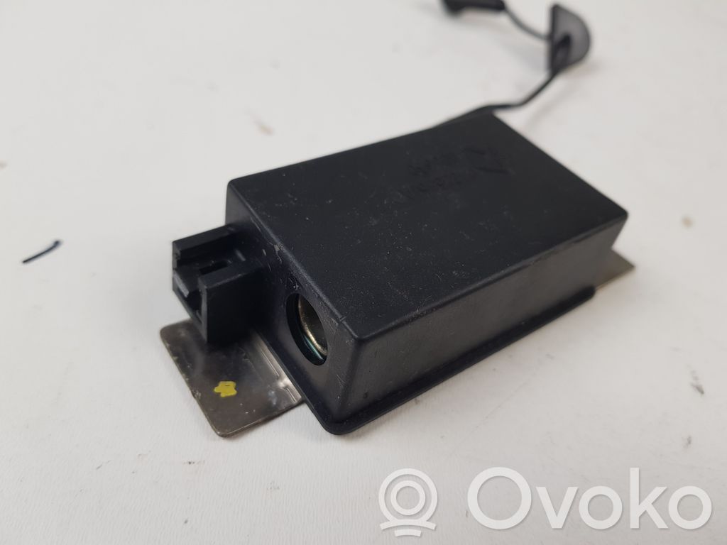 Chrysler Pacifica Antenna control unit 