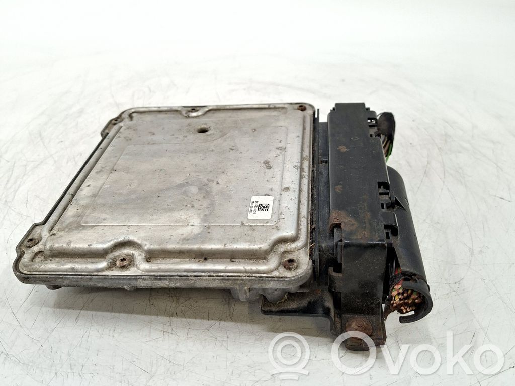 Volkswagen PASSAT CC Engine control unit/module 