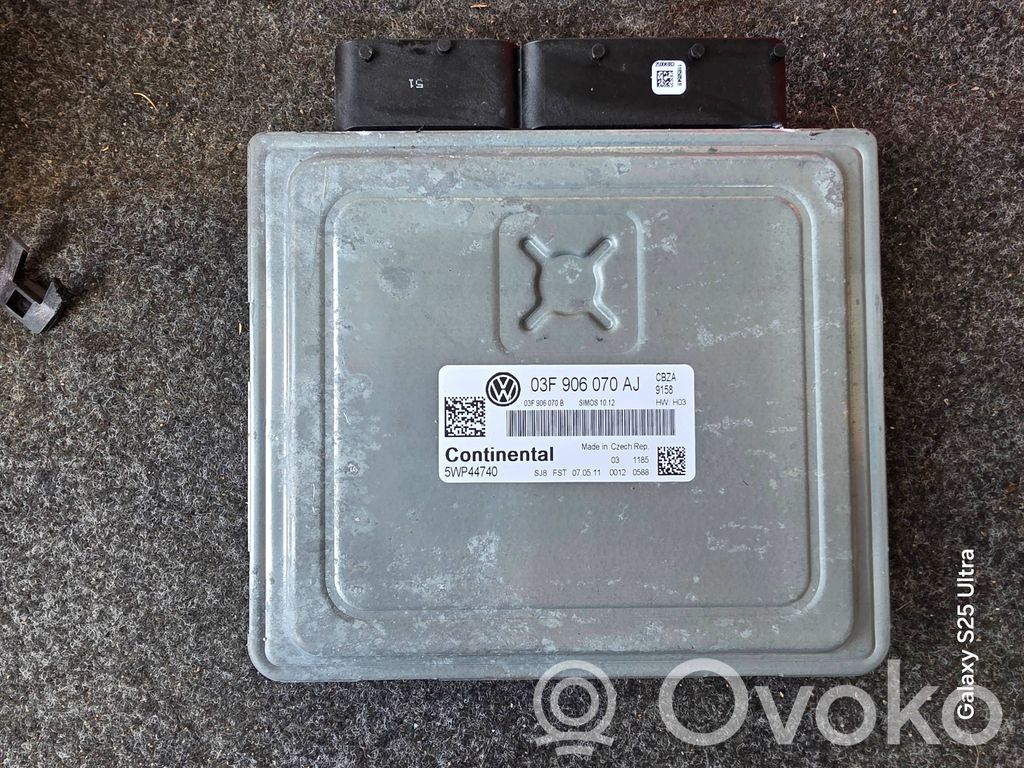 Volkswagen Golf VI Engine control unit/module 