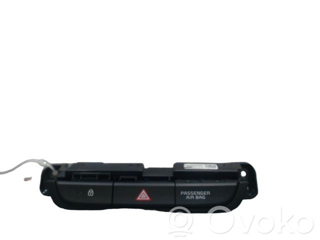 KIA Xceed Hazard light switch 