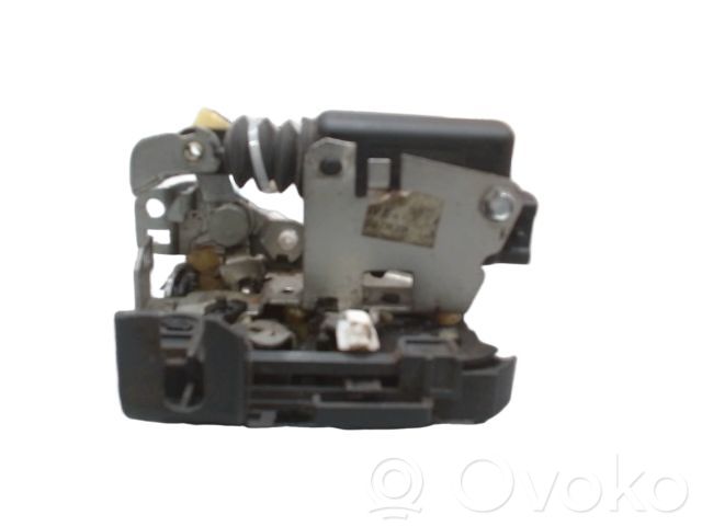 Priekšpusē slēdzene   8200735224,8200735224