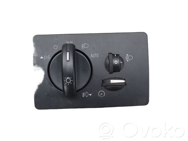 Light switch   1471867,1471867