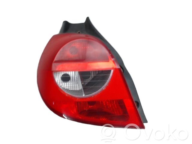 Renault Clio III Aizmugurējais lukturis virsbūvē 